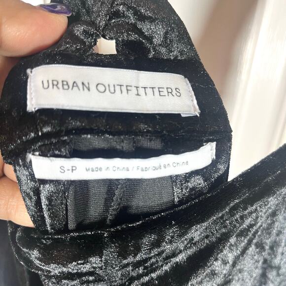 Urban Outfitters Black Velvet Overall Crossback Jumpsuit Size Small - Picture 9 of 9